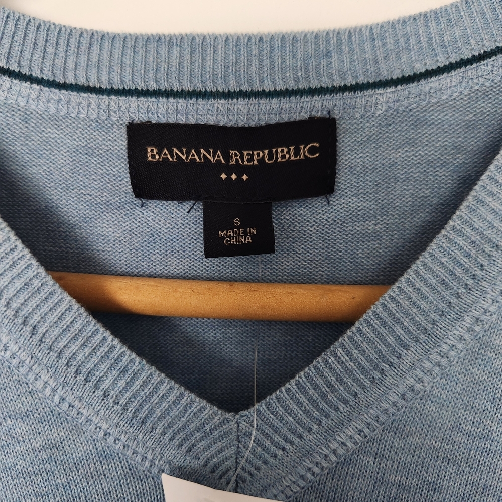 Banana Republic Light Blue V-Neck Sweater - Picture 3 of 4